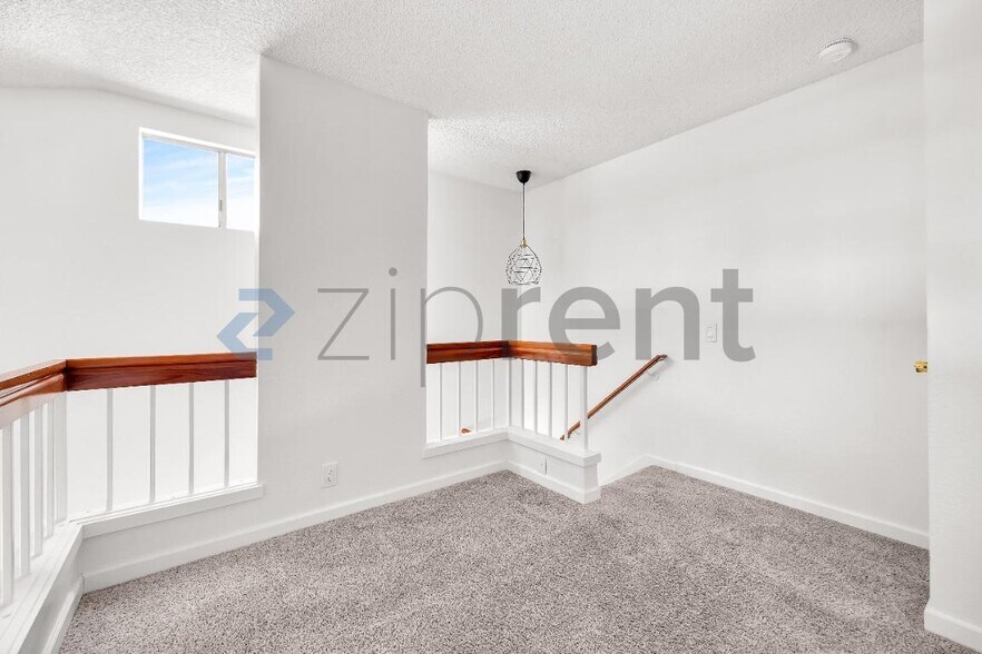 Building Photo - Unit 117