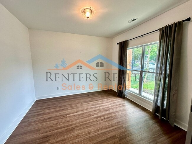 Building Photo - 3BR Home with Office, Bonus Room, Large Kitchen Island, 2-Car Garage & Large Yard – Huntsville Li...