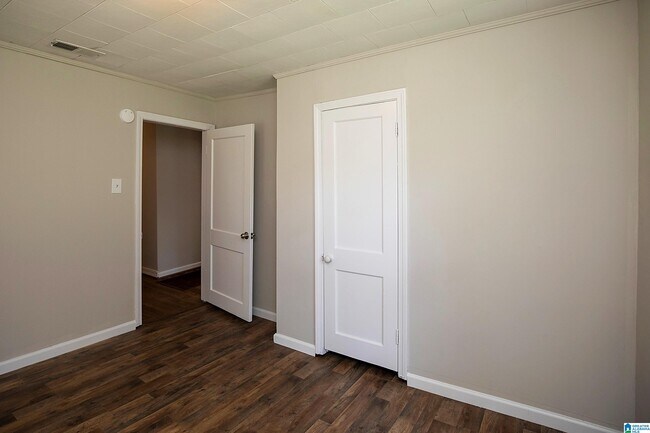 Building Photo - 628 Sharon Blvd