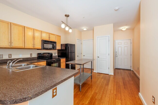 Building Photo - 2 Bedroom, 2 Bath Apartment in Birmingham