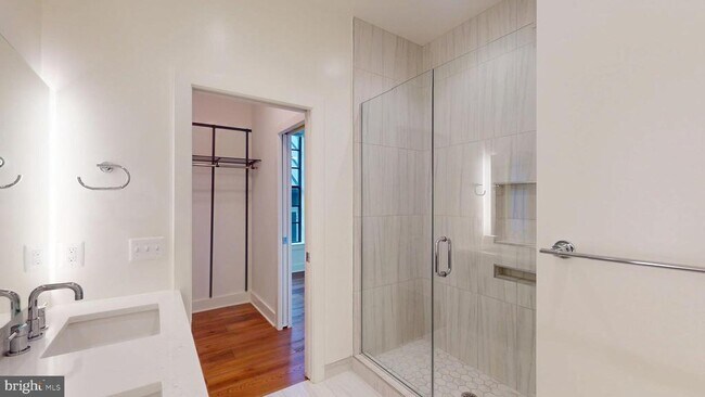 Building Photo - 1312 King St