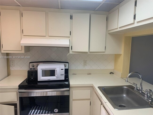 Building Photo - 10009 Winding Lake Rd