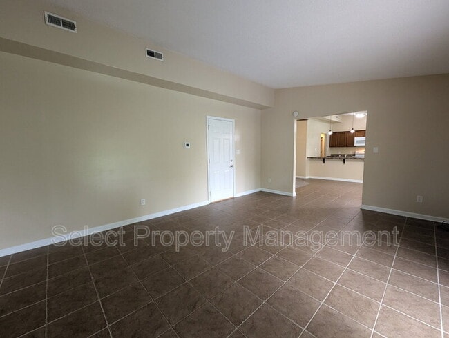 Building Photo - 3220 Thames Dr