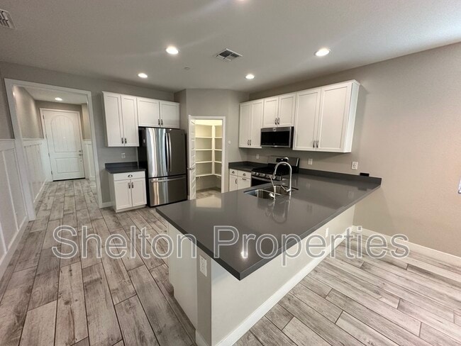Building Photo - 13180 W Cliffrose Rd
