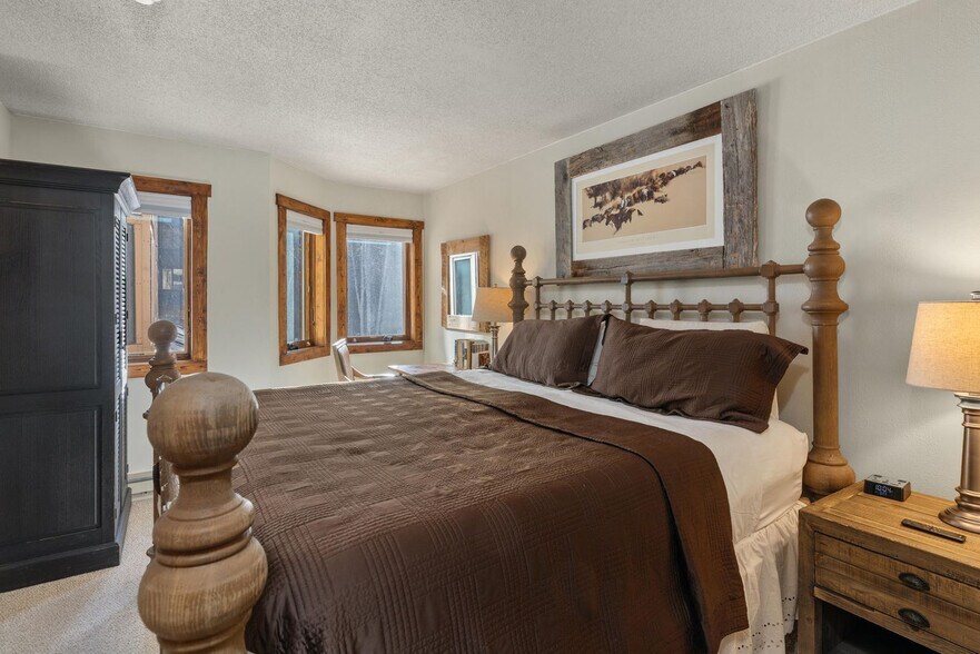 Building Photo - 280 Mahoney Dr