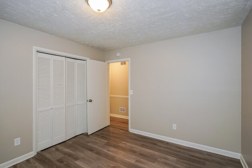 Building Photo - 833 Netherlands Dr