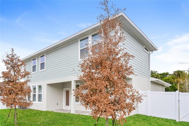 Building Photo - 804 E Voorhis Ave