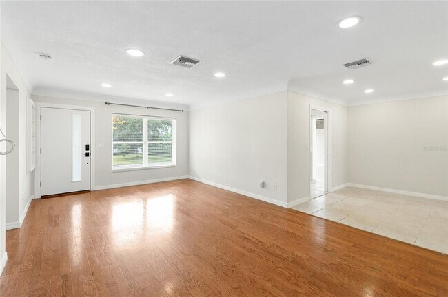 Building Photo - 1966 Sandra Dr