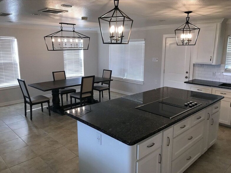 Building Photo - 1200 5th St