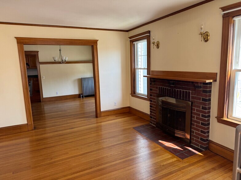 Living/Dining - 20 Colbert St