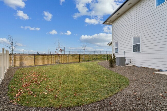 Building Photo - 8284 W Grey Alder Dr