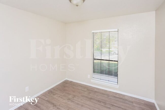 Building Photo - 7916 Iola Dr