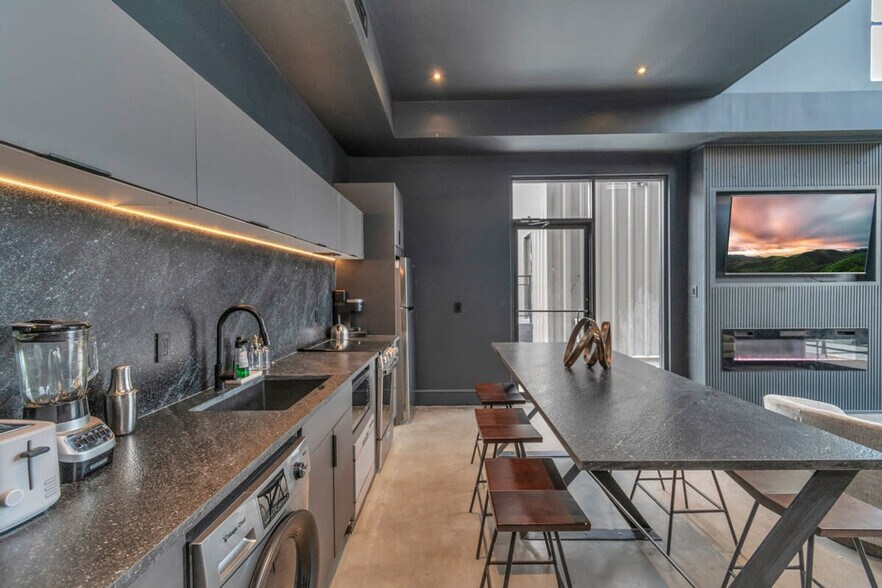 Building Photo - 2683 Blodgett St