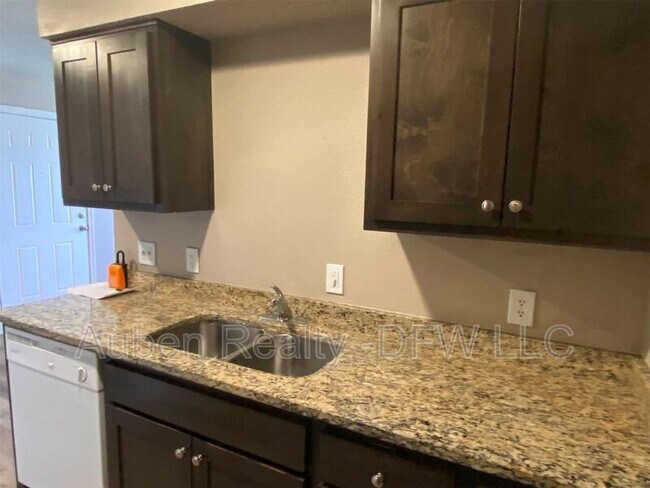 Building Photo - 319 SE 3rd St