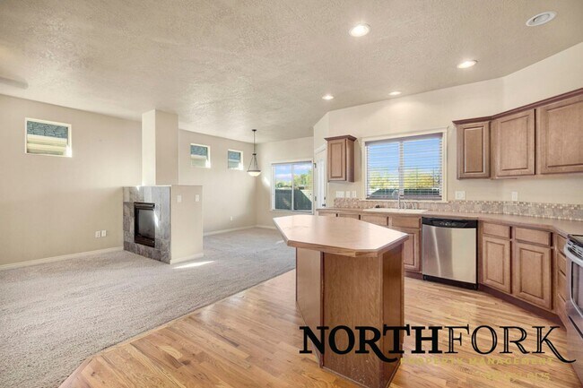 Building Photo - Low Maintenance Craftsman Home in Nampa