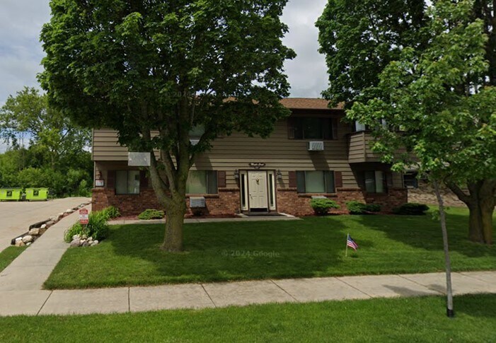 Building Photo - 131 Maple Ave S