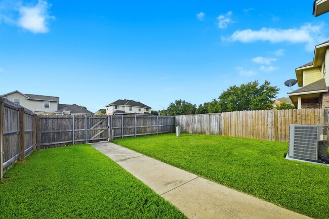 Building Photo - 104 Kleine Ln
