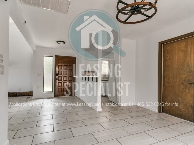 Building Photo - 2 Bed 2 Bath Garden Home in SW OKC's The R...
