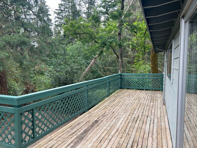 Building Photo - Charming 4 Bed Happy Valley Home