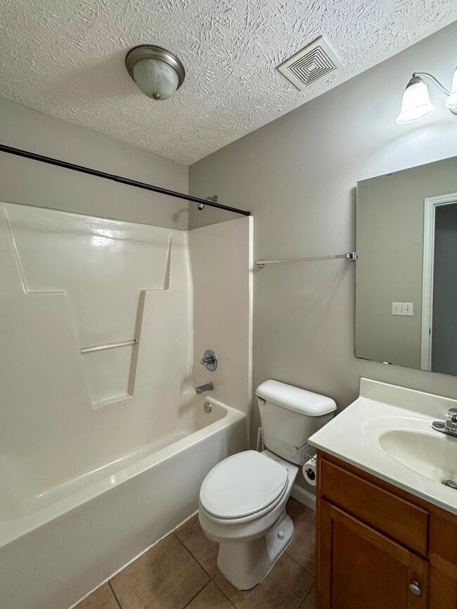 Building Photo - Spacious 4 Bed 2.5 Bath Home in Carolina Lakes