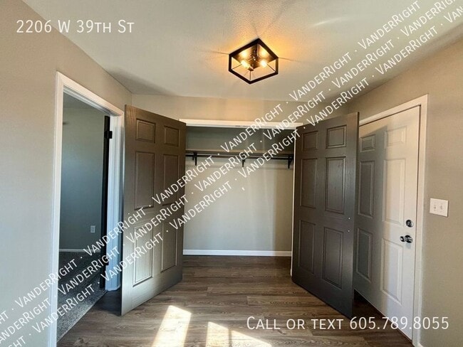 Building Photo - 2206 W 39th St