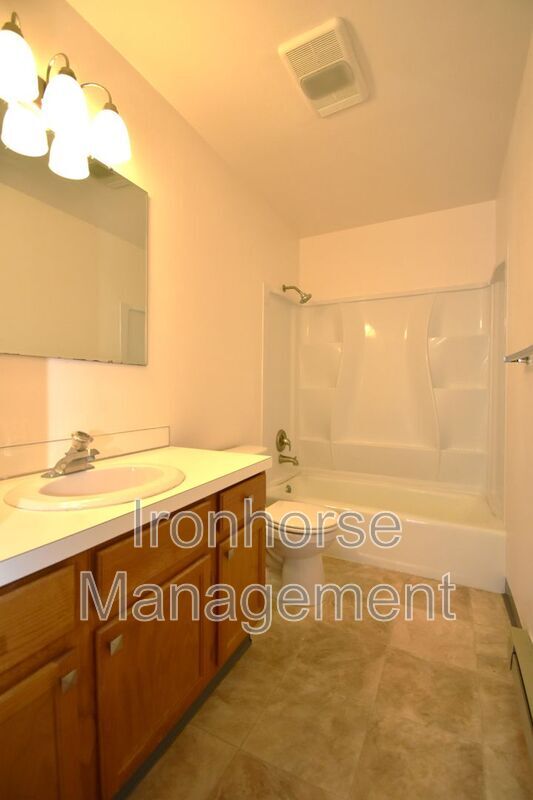 Building Photo - 811 W Villard St