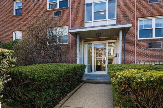 Building Photo - 30 Chester St