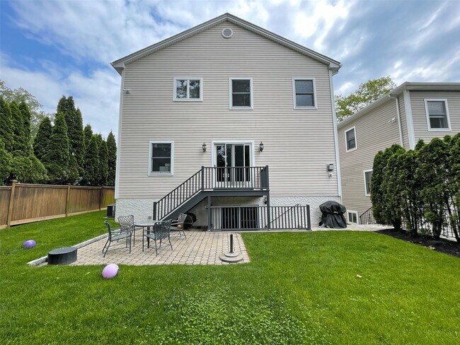 Building Photo - 622 Wood St