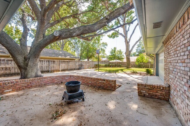Building Photo - Extraordinary Irving Home on Quiet cul-de-sac!