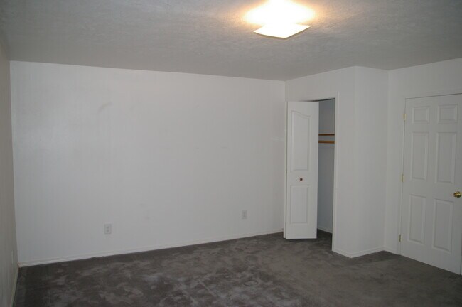 Building Photo - 809 Cherokee Ln