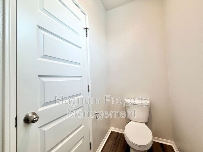 Building Photo - 40617 Birchfield Dr