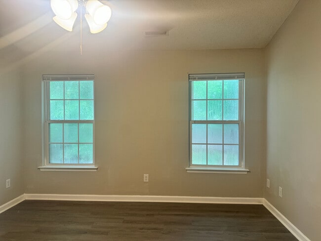 Building Photo - Room in House on Feldspar Way