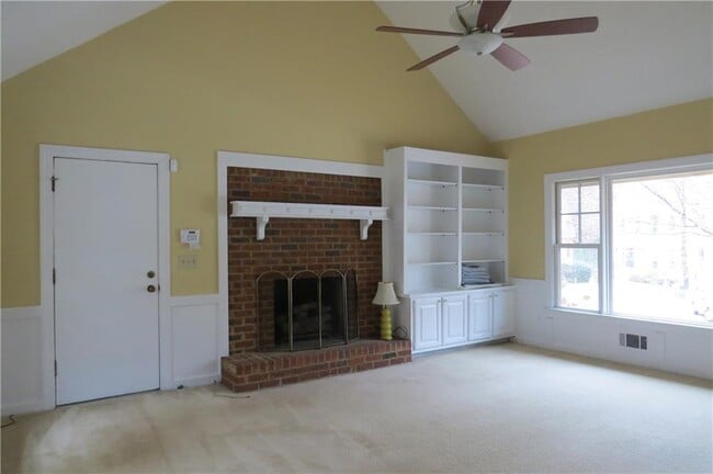 Building Photo - 3165 Henderson Walk