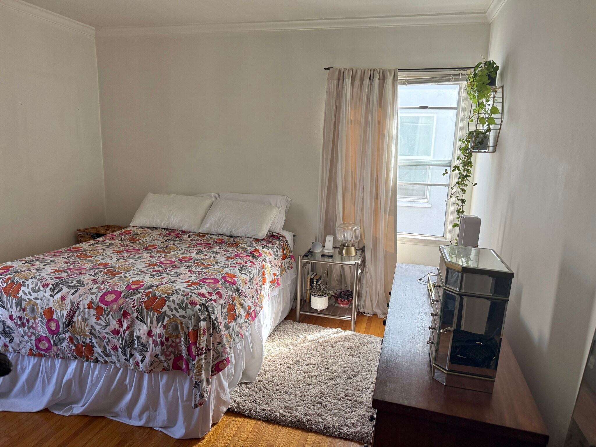 Bedroom - 346 N Curson Ave