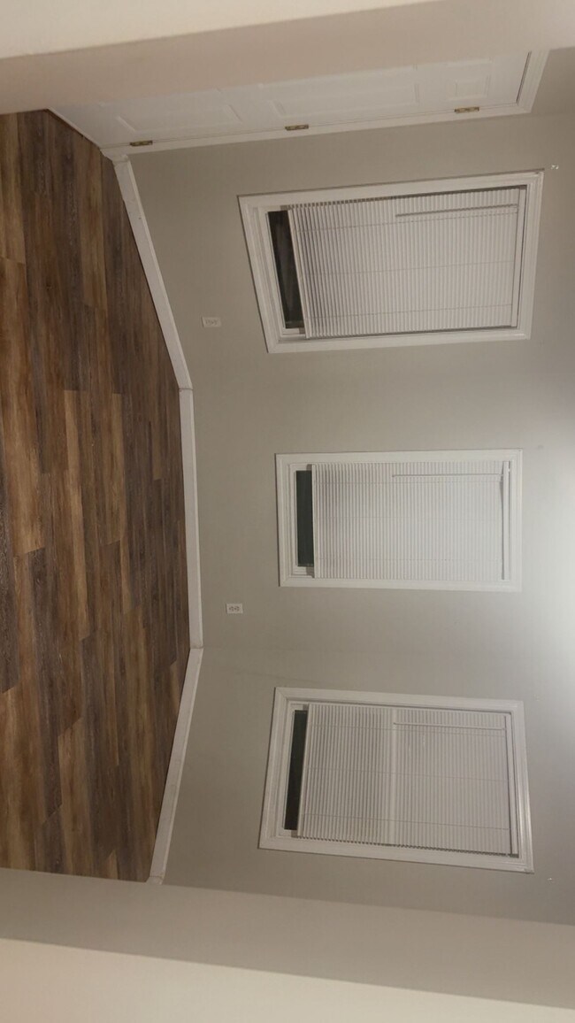 Building Photo - 240 S Main St