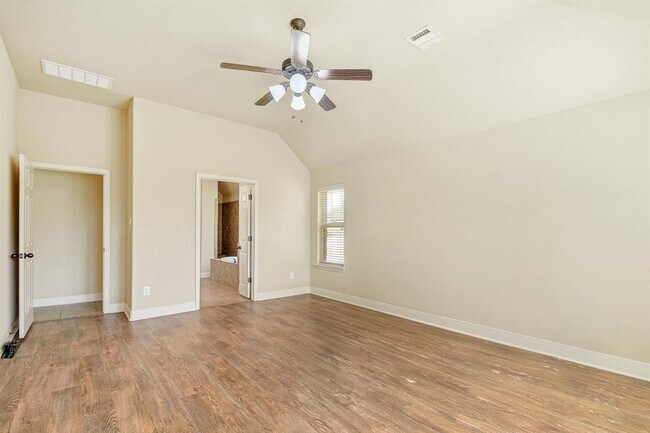 Building Photo - 136 Gruene Haven