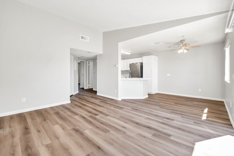 Building Photo - 2604 Avenida Del Vista