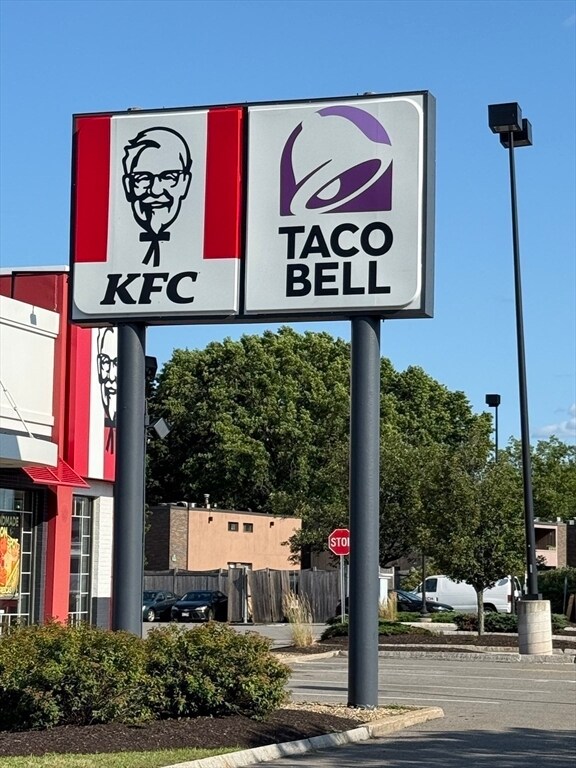 Building Photo - 70 Shrewsbury Green Dr