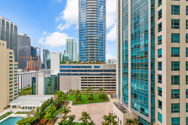 Building Photo - 1200 Brickell Bay Dr