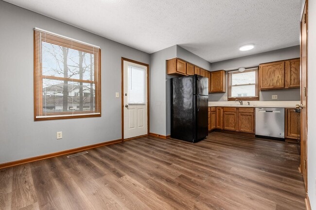 Building Photo - 8308 Talia Ct