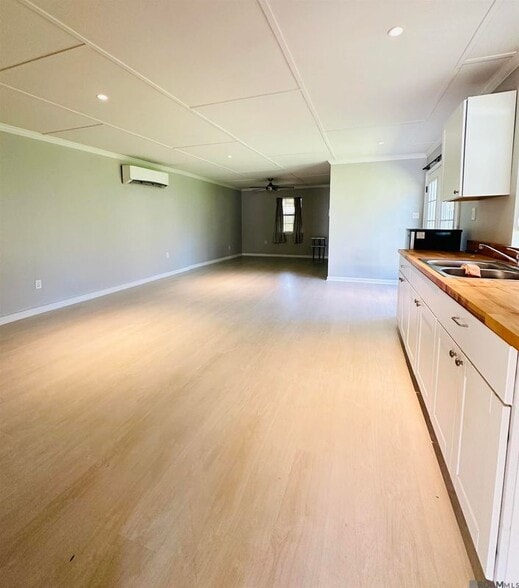 Building Photo - 376 Croydon Ave