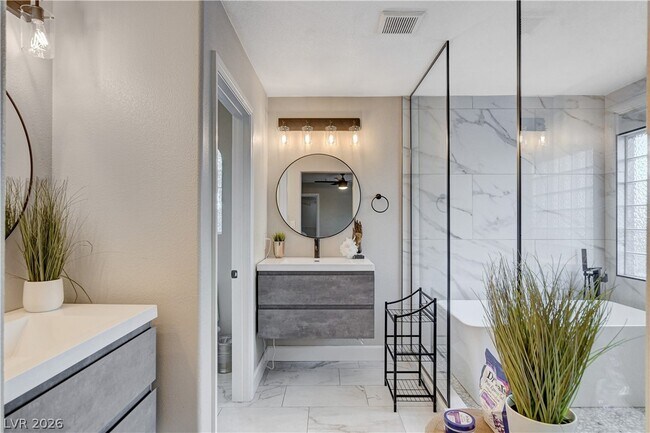 Building Photo - 10400 Raining Sky St