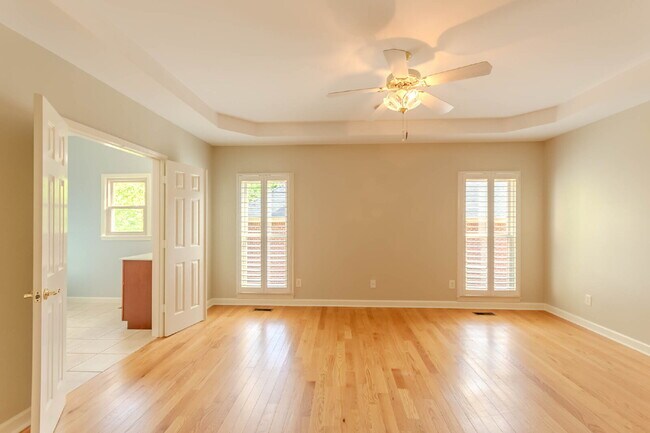 Building Photo - 5 Bedroom Home in Hermitage! Backs Up To T...