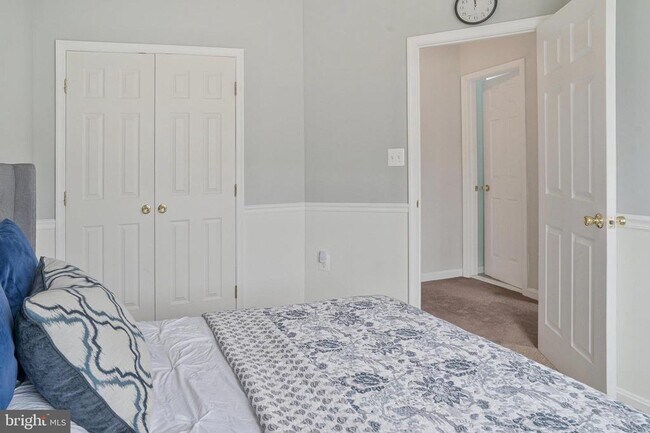 Building Photo - 22438 Maison Carree Square