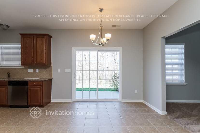 Building Photo - 12120 Palomar Dr