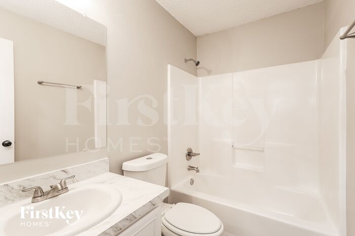 Building Photo - 1598 Twin Oak Dr W