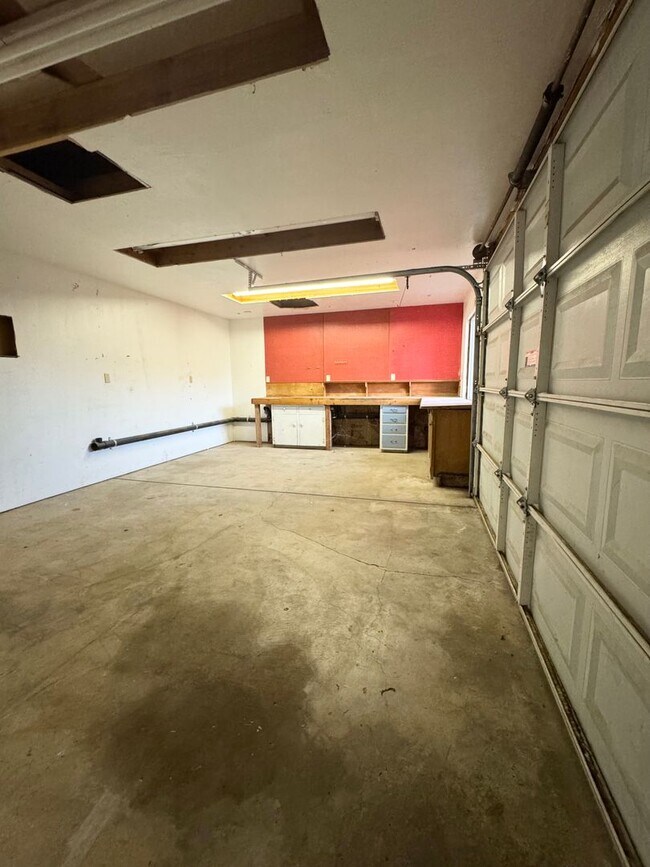 Building Photo - Spacious Country Home w/ HUGE SHOP!