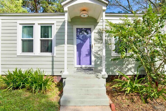 Building Photo - 1306 E Hernandez St