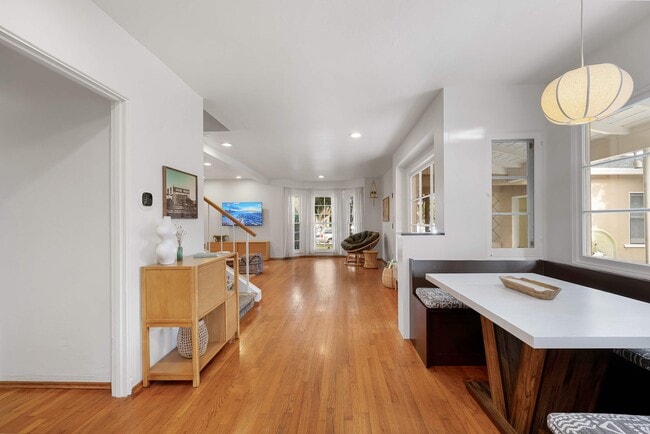 Building Photo - 4819 Del Mar Ave