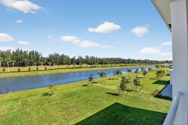 Building Photo - 15120 Wildwood Cir